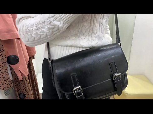 ❤️ Masturbasyon piblik nan jenn femèl FeralBerry ak yon gode nan sal la Fitting Videyo fout nan pònografi ht.com-fullporner.ru ❌️